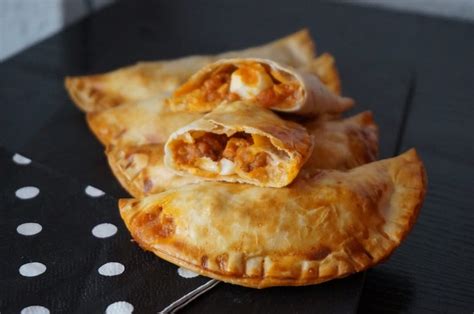 Empanadillas rellenas y selladas