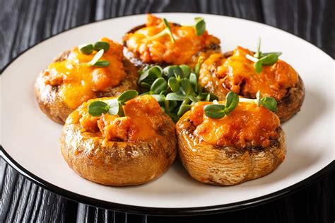 Champiñones rellenos con queso y bacon