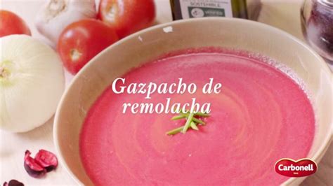 Ingredientes frescos para gazpacho de remolacha