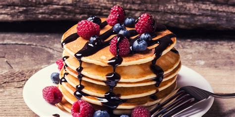 Tortitas con frutos rojos y sirope