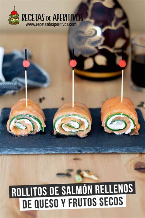 Rollitos de salmón rellenos de queso y rábanos