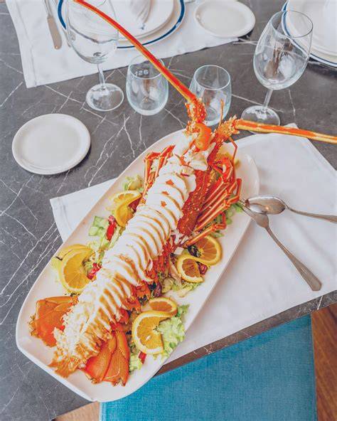Langosta de Isla, pimientos y tomates frescos