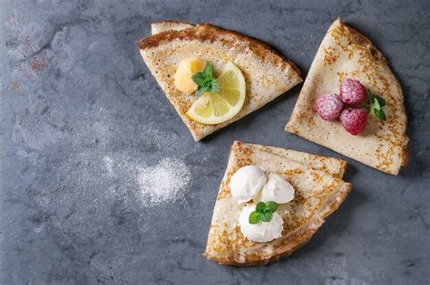 Crepes de colores con diferentes rellenos