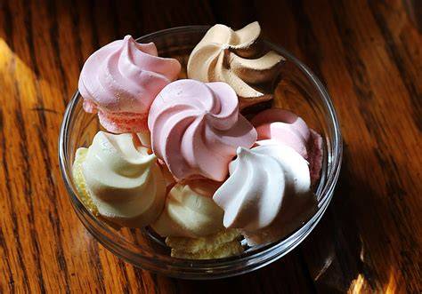 Merengues con Crème double en un restaurante suizo