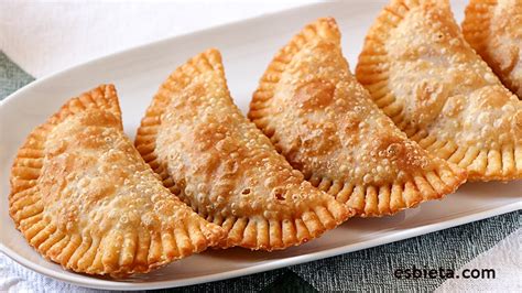 Masa de empanadilla estirada y cortada