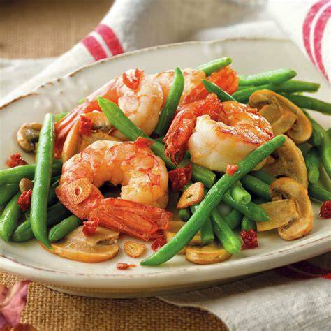 Cebolla pochada y gambas salteadas