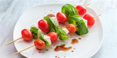 Mini brochetas caprese