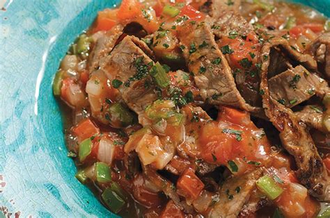 Plato servido de bistec a la mexicana
