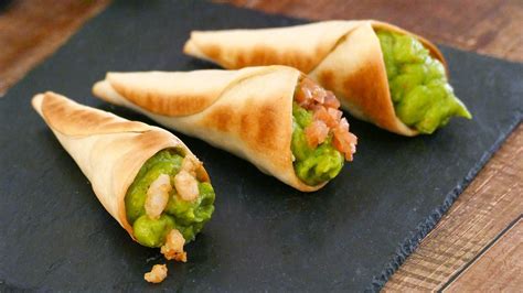 Variedad de rellenos para cucuruchos, incluyendo guacamole y setas