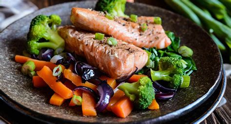 Papillotes de pescado con diferentes verduras