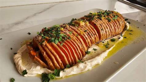 Calabaza Hasselback presentada en plato