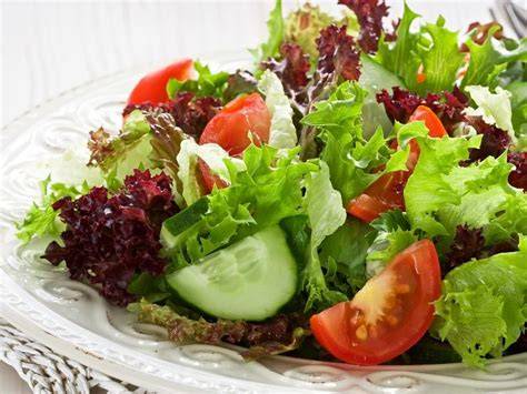 Ensalada fresca para acompañar el cordero asado