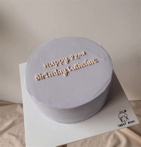 Tarta minimalista con una frase corta