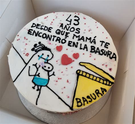 Tarta moderna con frases de tendencia