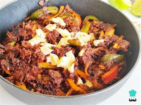 Alambre al pastor gratinado en un sartén