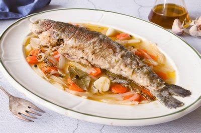 Lomos de trucha fresca en escabeche
