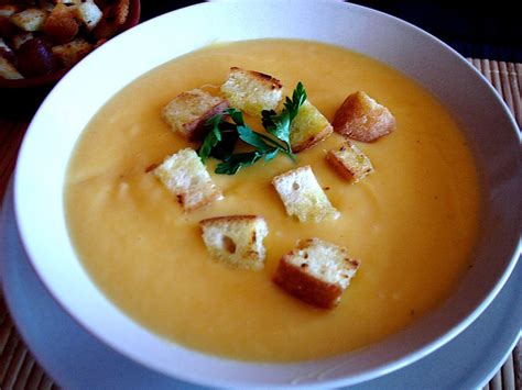 Crema Crécy de zanahorias con picatostes