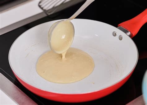 Masa de tortitas reposando en una jarra