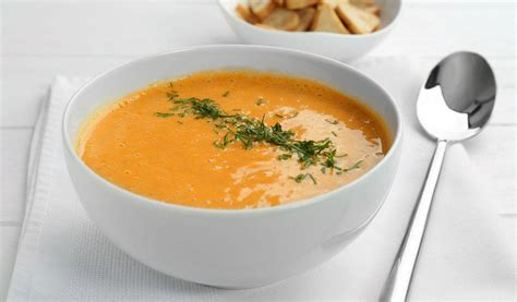 Sopa cremosa de legumes con tropezones