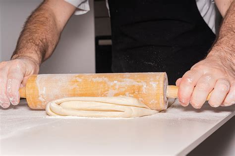 Secuencia de estirado y plegado de masa de pan