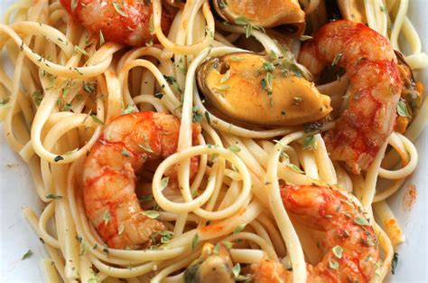Espaguetis frutti di mare listos para servir