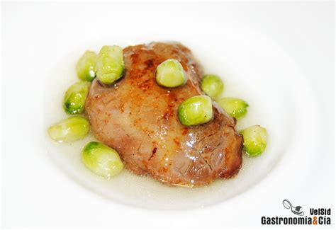 Plato gourmet con castañuelas de cerdo