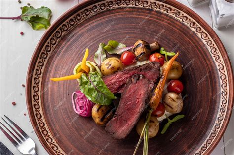 Plato de Chateaubriand servido en parrilla