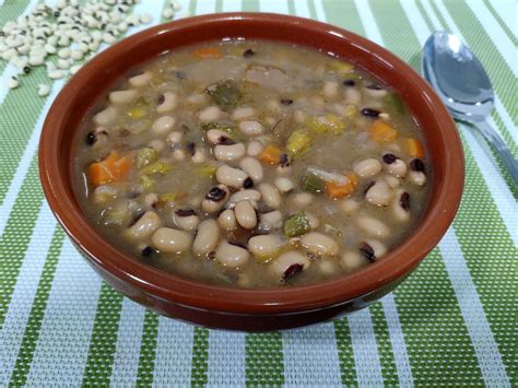 Alubias carillas con su característica mancha negra