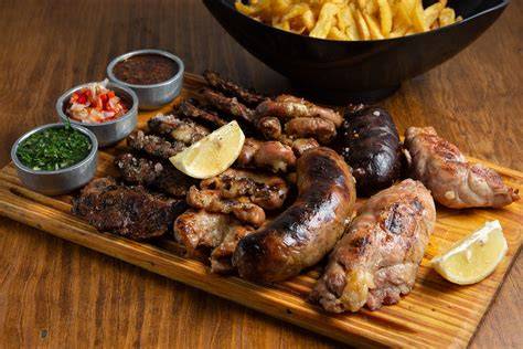 Plato de parrillada argentina variada