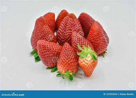 Fresas frescas listas para ser utilizadas en el relleno