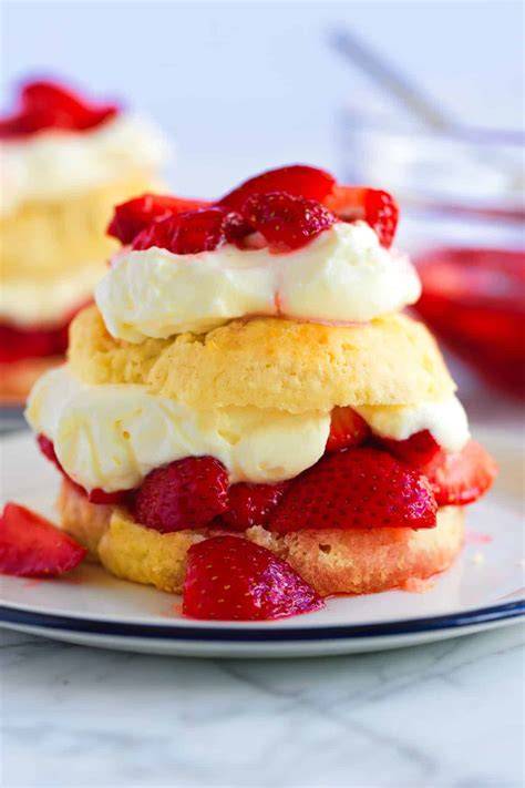 Strawberry shortcake montado y listo para servir