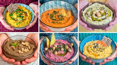 Selección de diferentes tipos de hummus con acompañamientos
