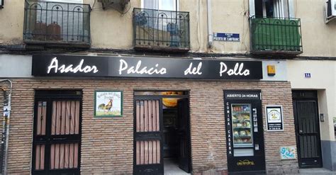 Fachada de El Palacio del Pollo en calle Puerto Canfranc, Madrid