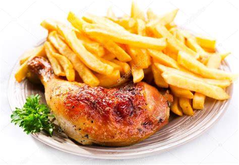 Plato de pollo asado con patatas fritas