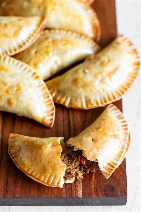 Empanada de ropa vieja lista para hornear