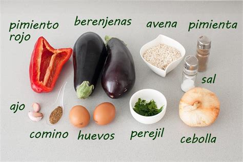 Variedad de ingredientes para acompañar hamburguesas de berenjena
