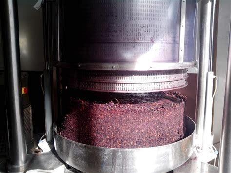 Trituración y prensado de uvas