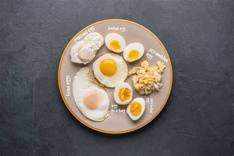 Ilustración de huevos con formas diferentes para determinar el sexo del pollito