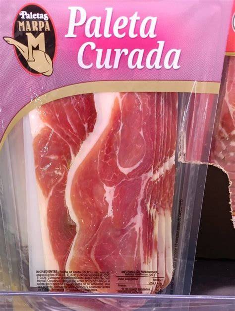 Primeros planos de jamón ibérico y paleta curada