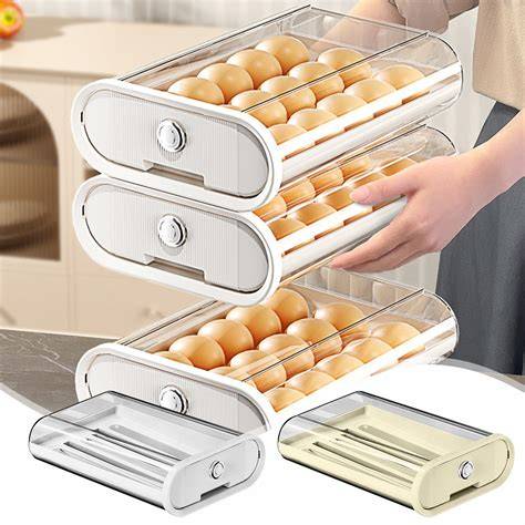Variedad de recipientes para almacenar huevos
