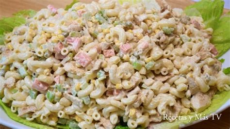 Ingredientes frescos para ensalada de coditos