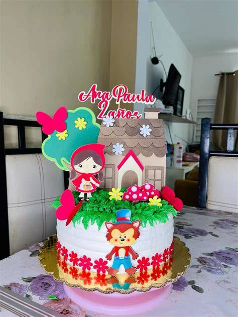 Pastel de Caperucita Roja decorado