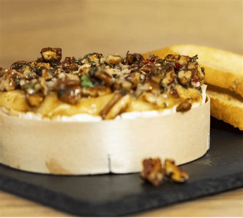 Queso Camembert con frutos secos