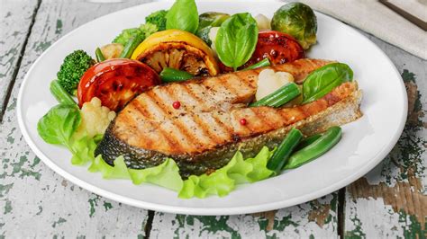 Plato de pescado a la plancha con verduras