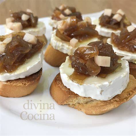Tosta con queso Gorgonzola y cebolla caramelizada