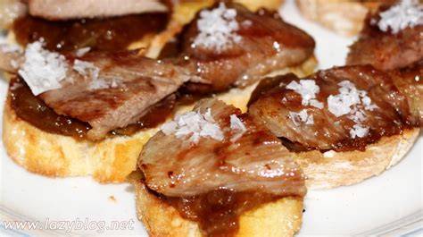 Infografía con los pasos para hacer tostas de secreto ibérico