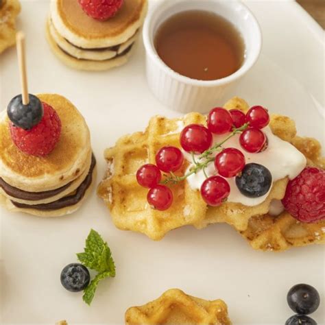 Gofres y tortitas con toppings variados