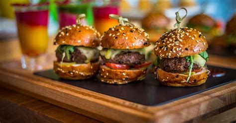 Mini hamburguesas variadas