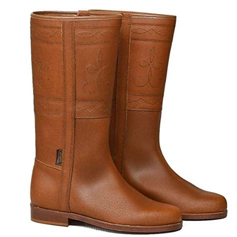 Variedad de botas y botos de Valverde del Camino