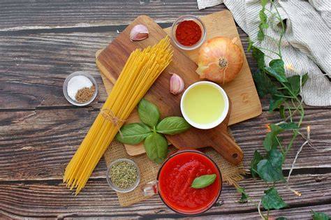 Ingredientes para espaguetis con tomate